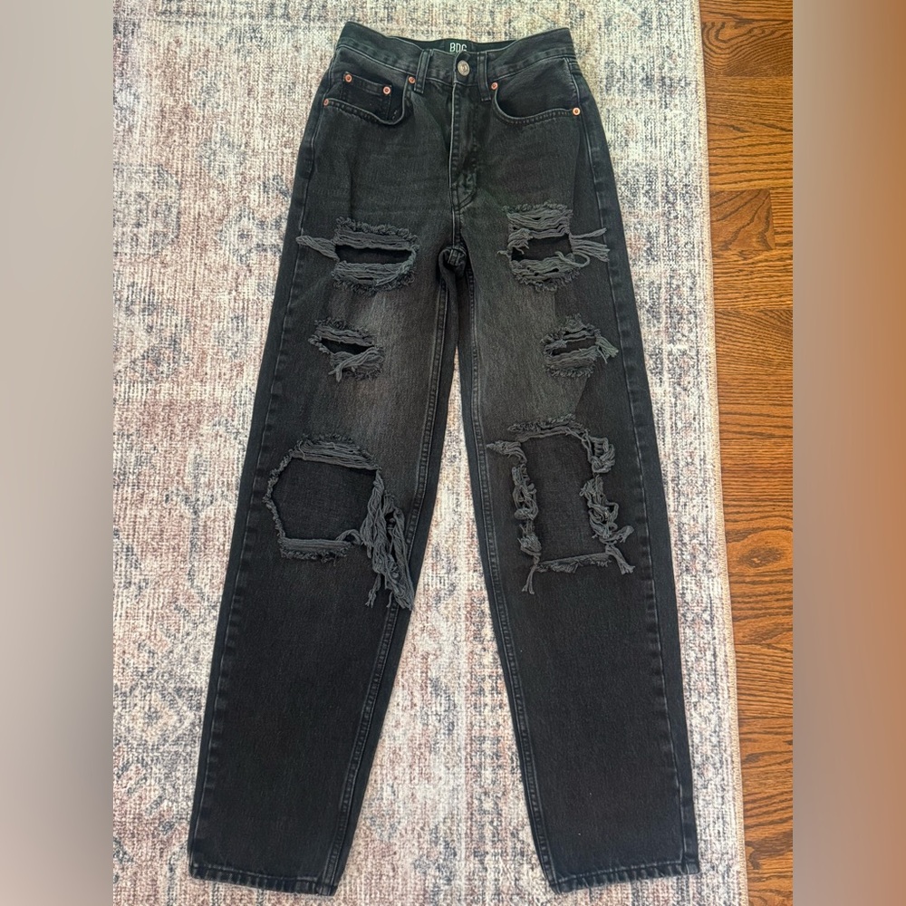 BDG High Rise Baggy distressed black jeans‎